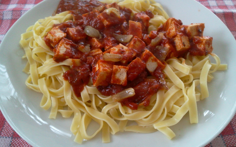 Recette Pâtes à la sauce tomate et au tofu économique et facile