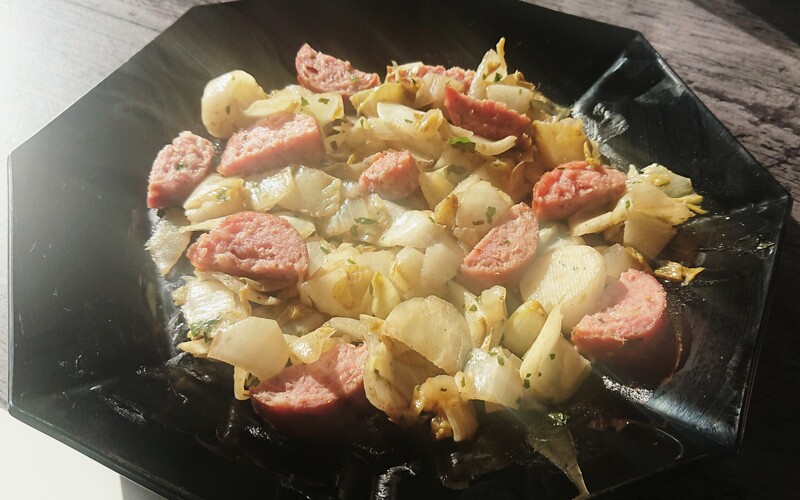 Poêlée d'endives à la saucisse de Morteau - Les Recette de A à Z