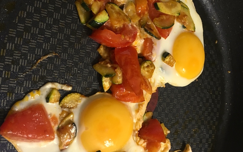 Recette tomates courgettes oeufs rapide facile | Cuisine Etudiant